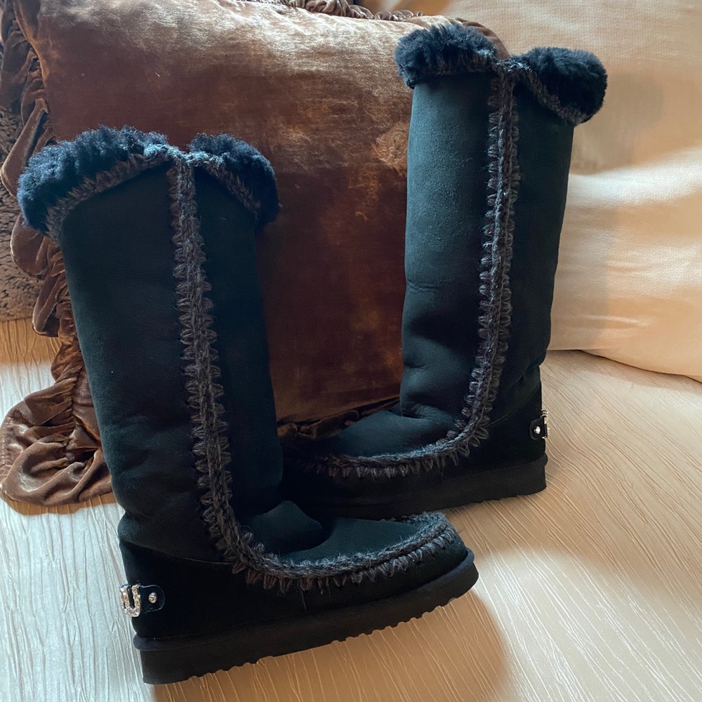 Basically new boots! Make me an offer 🖤